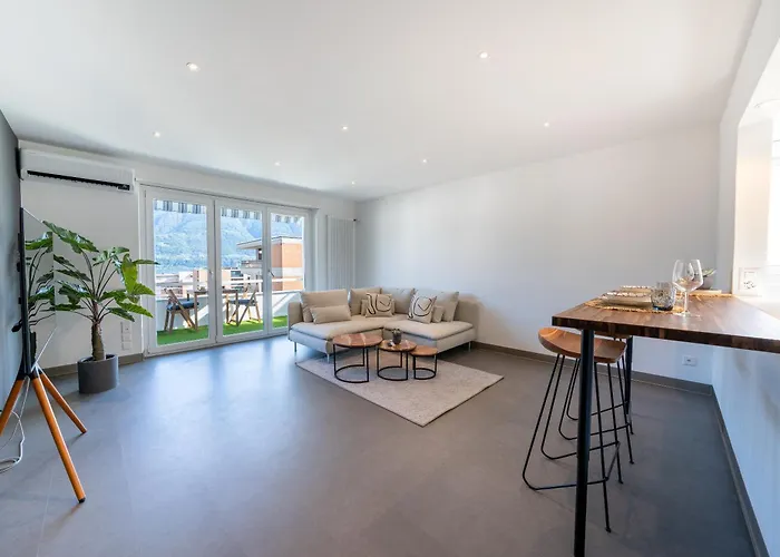 Renovated View With Aircon 아파트 *